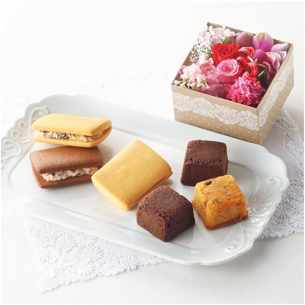 ホテルオークラ 洋菓子詰合せとプリザーブドフラワー【母の日】